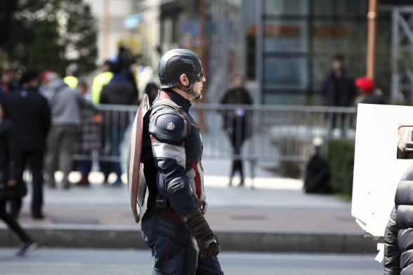 El tráiler de 'Los Vengadores 2' podría llegar en noviembre y nuevas imágenes del set 4 Capitán América