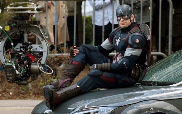El tráiler de 'Los Vengadores 2' podría llegar en noviembre y nuevas imágenes del set 8 Capitán América