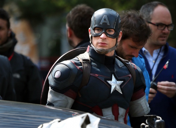 El tráiler de 'Los Vengadores 2' podría llegar en noviembre y nuevas imágenes del set 2 Capitán América