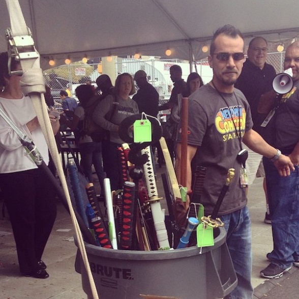 NYCC Cosplay Cubo de armas