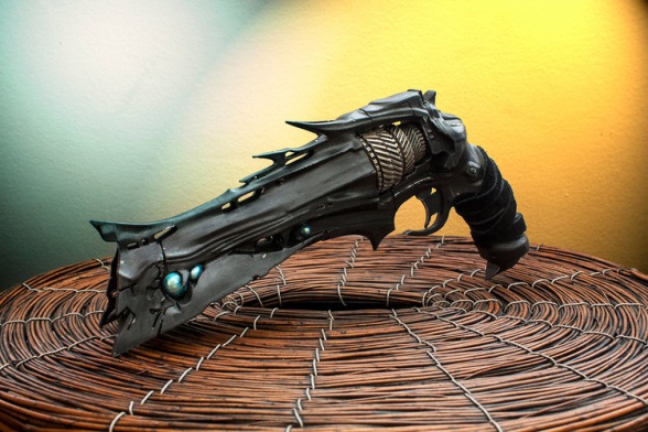 Réplica del arma Thorn del videojuego 'Destiny'