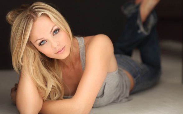 laura vandervoort laura vandervoort