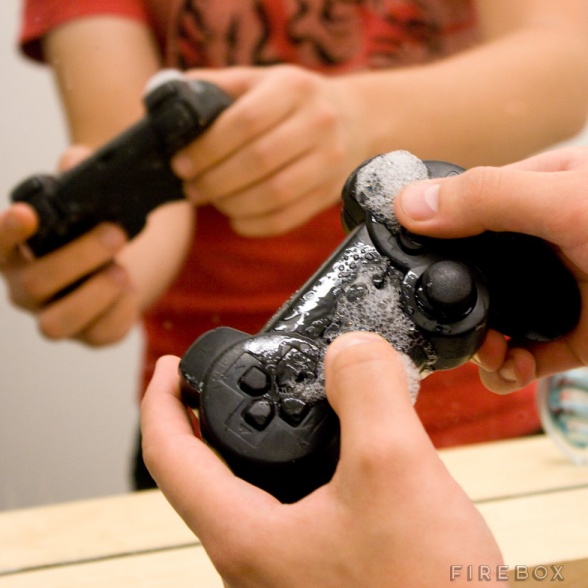 Jabón con forma de 'gamepad', el regalo perfecto para 'gamers' 2 Jabón de manos con forma de 'gamepad'