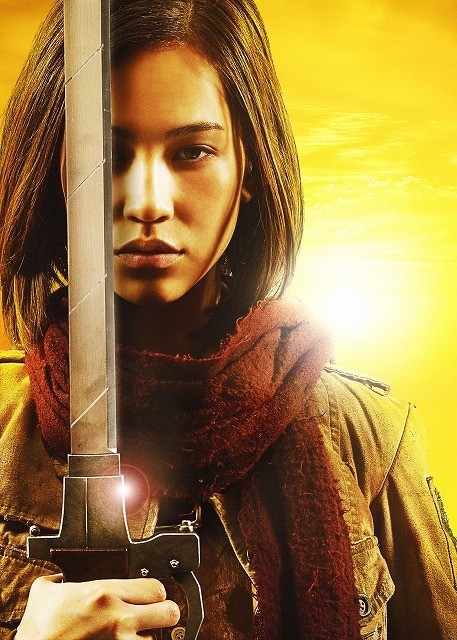 Primer vistazo a la película de imagen real de 'Ataque a los Titanes' 12 Ataque a los Titanes - Kiko Mizuhara como Mikasa
