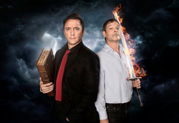 Imágenes promocionales de 'Buenos presagios' en la BBC 3 BBC, Buenos presagios, Good Omens, Neil Gaiman, Terry Pratchett