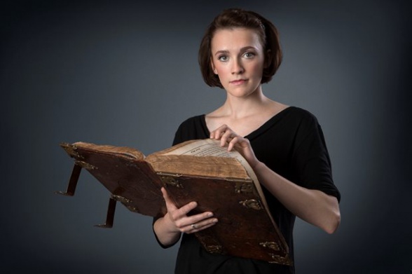 Imágenes promocionales de 'Buenos presagios' en la BBC 8 BBC, Buenos presagios, Good Omens, Neil Gaiman, Terry Pratchett