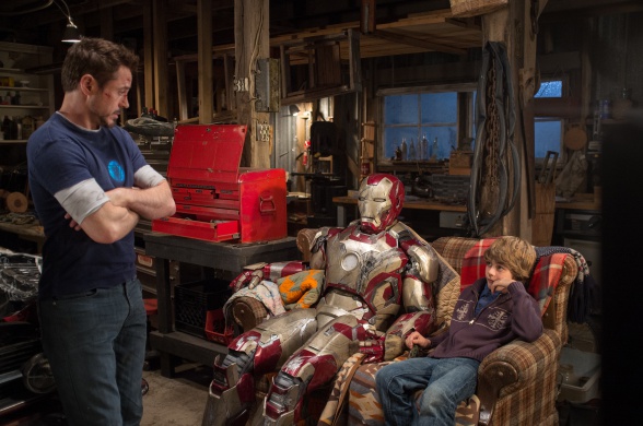 Iron Man 3 - Robert Downey Jr. y Ty Simpkins