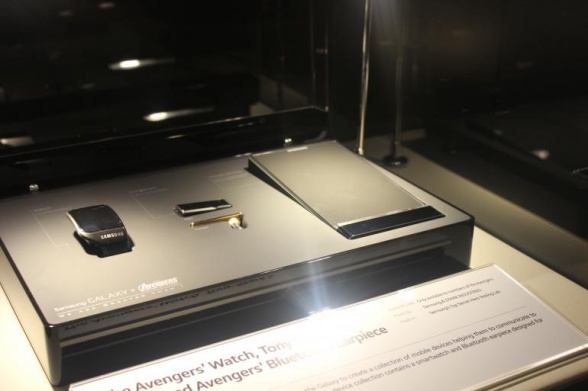 Samsung hace un teléfono transparente para 'Vengadores 2'