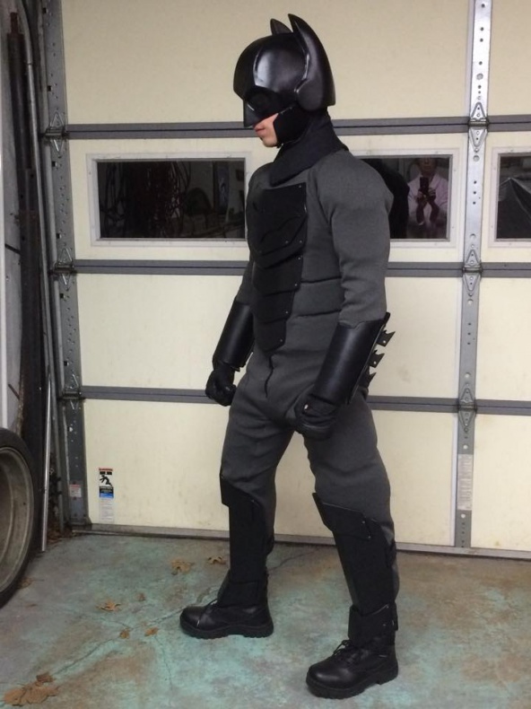 Un estudiante de diseño hace un traje de Batman funcional 24 Batman, Fan-Made