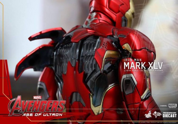 Hot Toys Iron Man Mark XLV