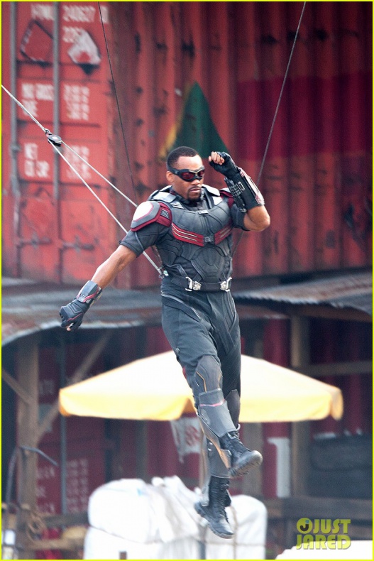 Evans, Mackie y Grillo en el rodaje de 'Civil War' 45 Anthony Mackie, Capitán América: Civil War, Chris Evans, Emily VanCamp, Frank Grillo, Marvel Studios