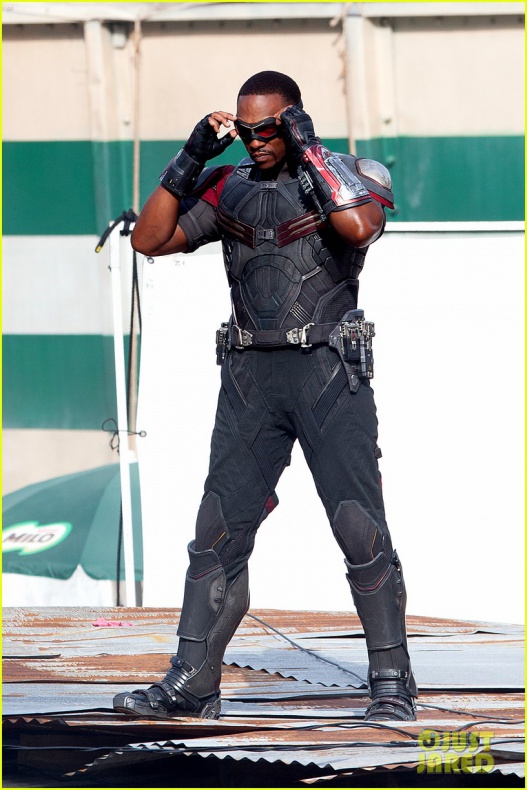 Evans, Mackie y Grillo en el rodaje de 'Civil War' 29 Anthony Mackie, Capitán América: Civil War, Chris Evans, Emily VanCamp, Frank Grillo, Marvel Studios