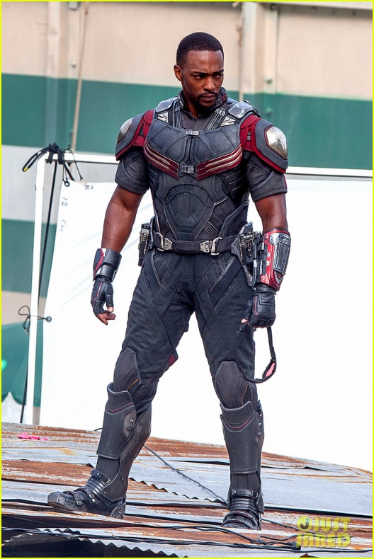 Evans, Mackie y Grillo en el rodaje de 'Civil War' 33 Anthony Mackie, Capitán América: Civil War, Chris Evans, Emily VanCamp, Frank Grillo, Marvel Studios