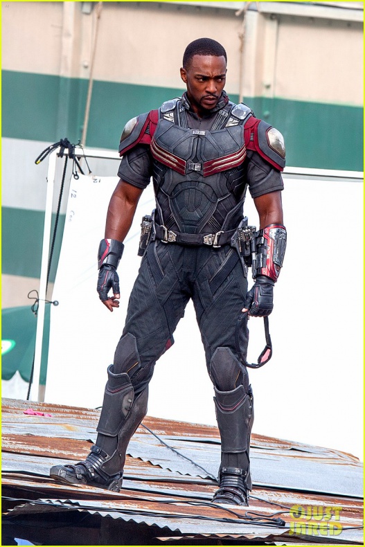 Evans, Mackie y Grillo en el rodaje de 'Civil War' 37 Anthony Mackie, Capitán América: Civil War, Chris Evans, Emily VanCamp, Frank Grillo, Marvel Studios