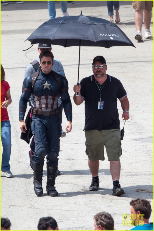 Evans, Mackie y Grillo en el rodaje de 'Civil War' 68 Anthony Mackie, Capitán América: Civil War, Chris Evans, Emily VanCamp, Frank Grillo, Marvel Studios