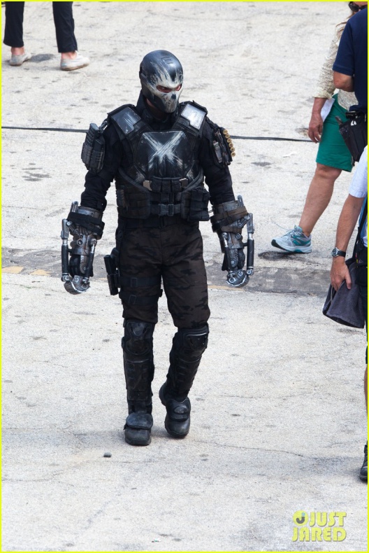 Evans, Mackie y Grillo en el rodaje de 'Civil War' 71 Anthony Mackie, Capitán América: Civil War, Chris Evans, Emily VanCamp, Frank Grillo, Marvel Studios