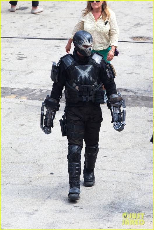 Evans, Mackie y Grillo en el rodaje de 'Civil War' 74 Anthony Mackie, Capitán América: Civil War, Chris Evans, Emily VanCamp, Frank Grillo, Marvel Studios
