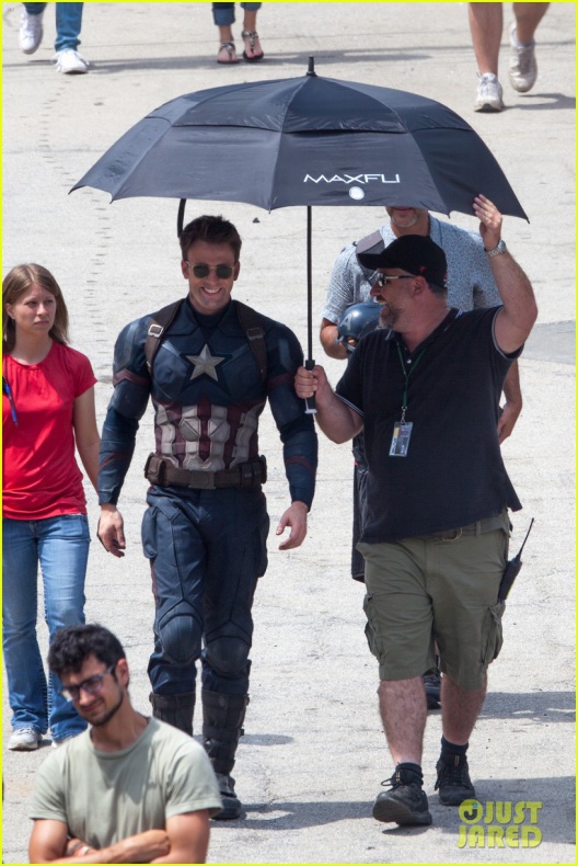 Evans, Mackie y Grillo en el rodaje de 'Civil War' 64 Anthony Mackie, Capitán América: Civil War, Chris Evans, Emily VanCamp, Frank Grillo, Marvel Studios
