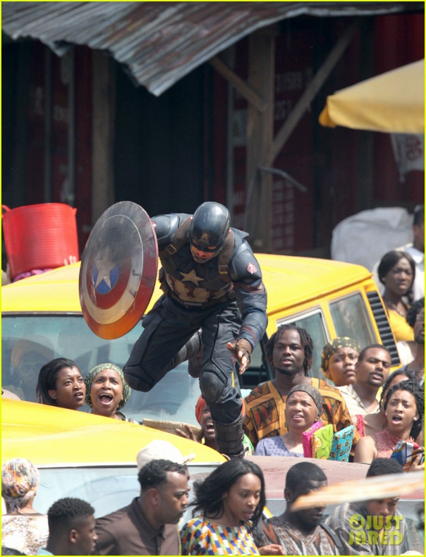 Evans, Mackie y Grillo en el rodaje de 'Civil War' 52 Anthony Mackie, Capitán América: Civil War, Chris Evans, Emily VanCamp, Frank Grillo, Marvel Studios