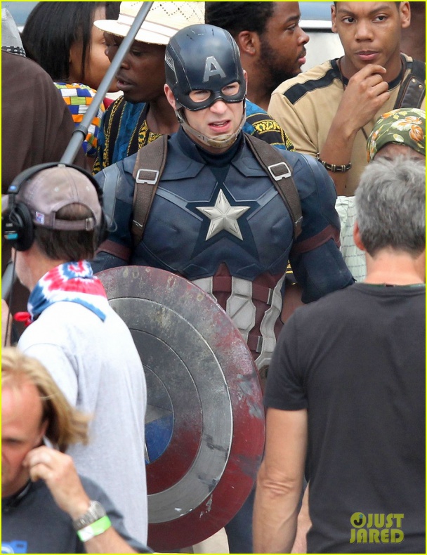 Evans, Mackie y Grillo en el rodaje de 'Civil War' 60 Anthony Mackie, Capitán América: Civil War, Chris Evans, Emily VanCamp, Frank Grillo, Marvel Studios