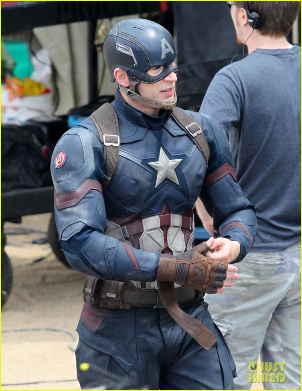 Evans, Mackie y Grillo en el rodaje de 'Civil War' 62 Anthony Mackie, Capitán América: Civil War, Chris Evans, Emily VanCamp, Frank Grillo, Marvel Studios