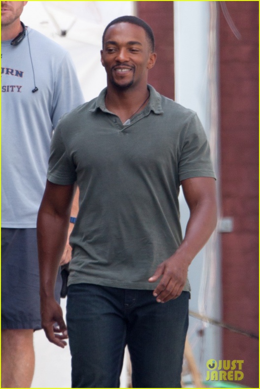 Evans, Mackie y Grillo en el rodaje de 'Civil War' 23 Anthony Mackie, Capitán América: Civil War, Chris Evans, Emily VanCamp, Frank Grillo, Marvel Studios