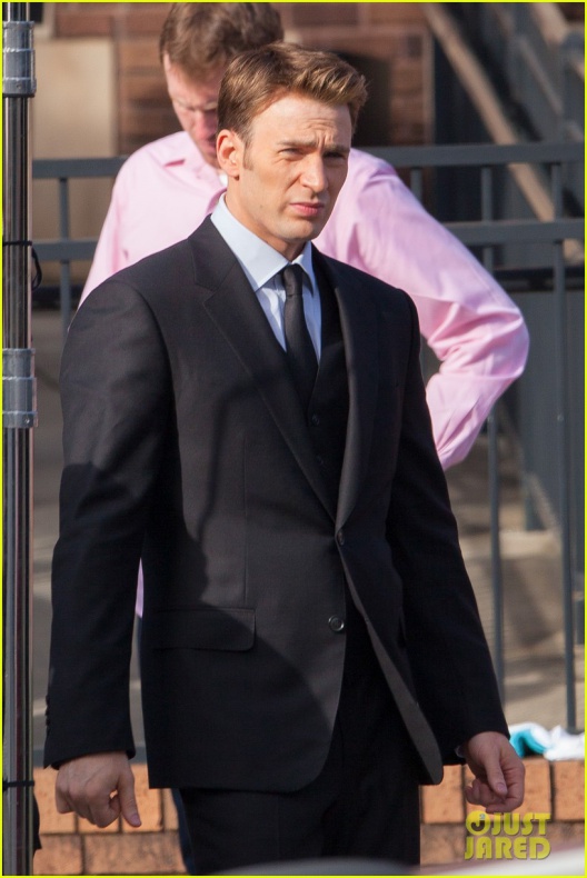 Evans, Mackie y Grillo en el rodaje de 'Civil War' 15 Anthony Mackie, Capitán América: Civil War, Chris Evans, Emily VanCamp, Frank Grillo, Marvel Studios