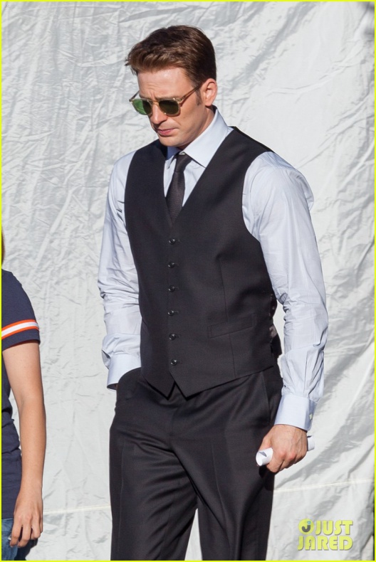 Evans, Mackie y Grillo en el rodaje de 'Civil War' 19 Anthony Mackie, Capitán América: Civil War, Chris Evans, Emily VanCamp, Frank Grillo, Marvel Studios