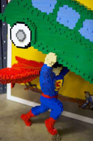 Detalle de la portada de Superman de LEGO - SDCC