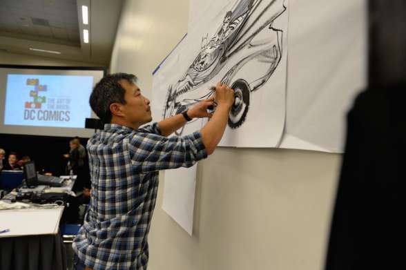 Jim Lee diseñando el batmóvil de LEGO - SDCC