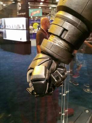 [SDCC15] Galería de fotos de trajes, armadura de Batman y armas de 'Batman V Superman'
