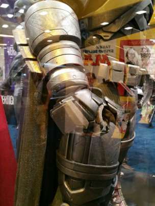 [SDCC15] Galería de fotos de trajes, armadura de Batman y armas de 'Batman V Superman'