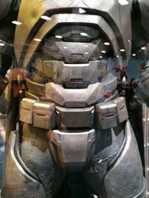 [SDCC15] Galería de fotos de trajes, armadura de Batman y armas de 'Batman V Superman'