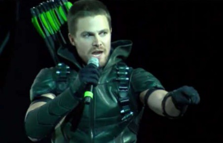 stephen-amell-green-arrow-sdcc-2015