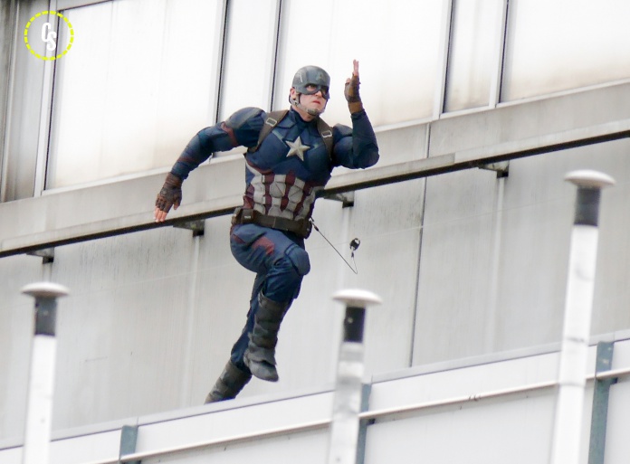 Pantera Negra en el rodaje de 'Captain America: Civil War' 2 Anthony Mackie, Black Panther, Captain America: Civil War, Chadwick Boseman, Chris Evans, Marvel Studios, Pantera negra