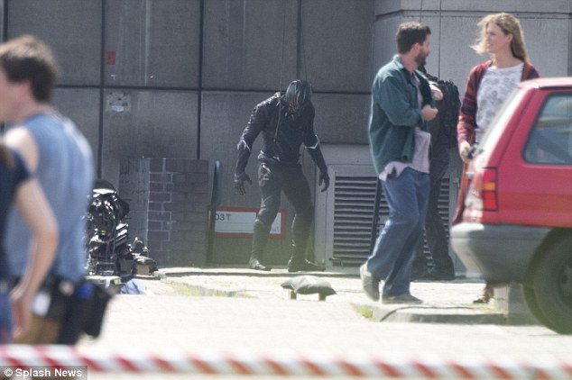 Pantera Negra en el rodaje de 'Captain America: Civil War' 36 Anthony Mackie, Black Panther, Captain America: Civil War, Chadwick Boseman, Chris Evans, Marvel Studios, Pantera negra
