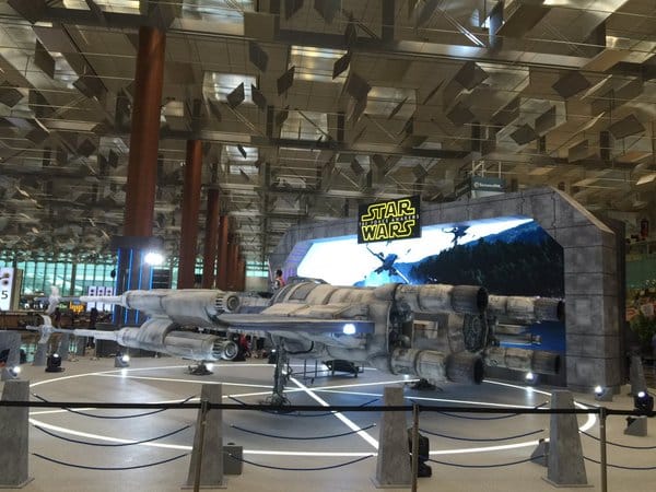 El aeropuerto Changi de Singapur coloca un Ala-X a escala real