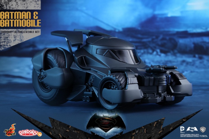 Hot Toys revela su Cosbaby de Batman