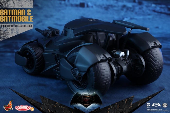 Hot Toys revela su Cosbaby de Batman