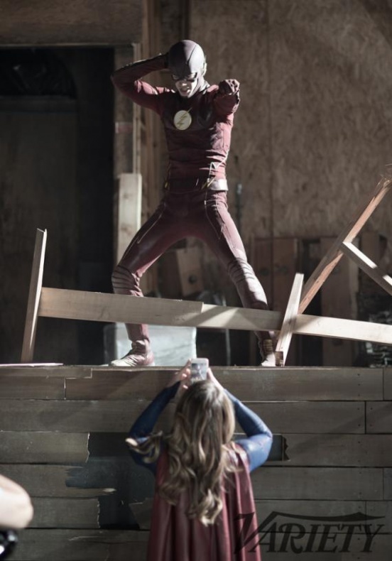 Nuevas imágenes del crossover entre Flash y Supergirl 6 Flash, Grant Gustin, Melissa Benoist, Supergirl