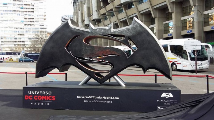 Batman, Superman y Wonder Woman protegen Madrid con sus emblemas