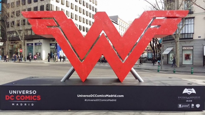 Batman, Superman y Wonder Woman protegen Madrid con sus emblemas