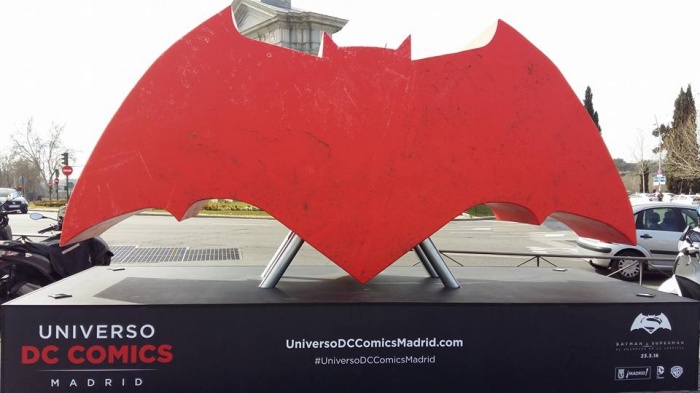 Batman, Superman y Wonder Woman protegen Madrid con sus emblemas