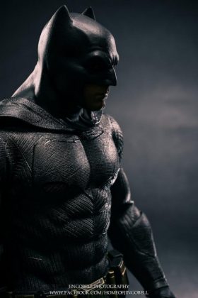 Hot Toys Batman v Superman Batman (28)