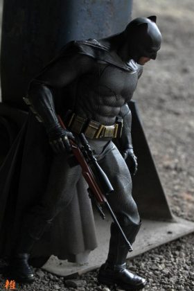 Hot Toys Batman v Superman Batman (32)