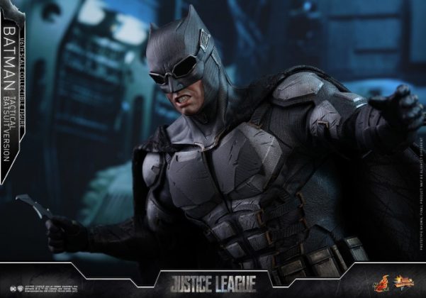 batman hot toys 17