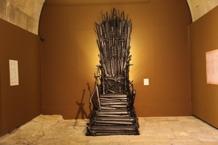 Inaugurada la exposición de 'Canción de hielo y fuego' de Corominas 20 Canción de Hielo y Fuego, Editorial Gigamesh, Enrique Corominas, George R.R. Martin, Juego de Tronos