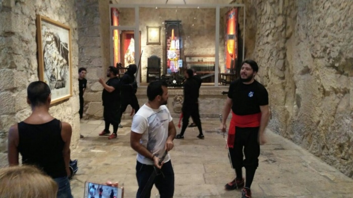 Inaugurada la exposición de 'Canción de hielo y fuego' de Corominas 3 cancion de hielo y fuego - esgrima 04