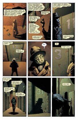 Geoff Johns muestra una imagen de Rorschach en la Batcueva