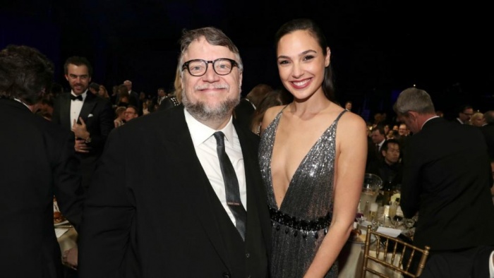 Guillermo del Toro y Gal Gadot en los Critics' Choice Awards 2018